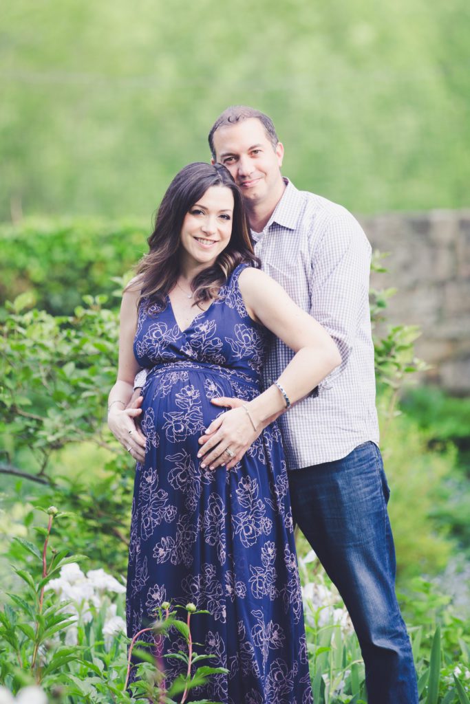 outdoor maternity photo session in New Jersey